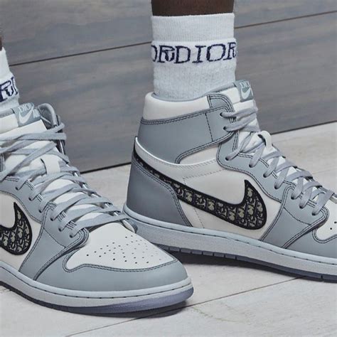 cuanto valen los jordan dior